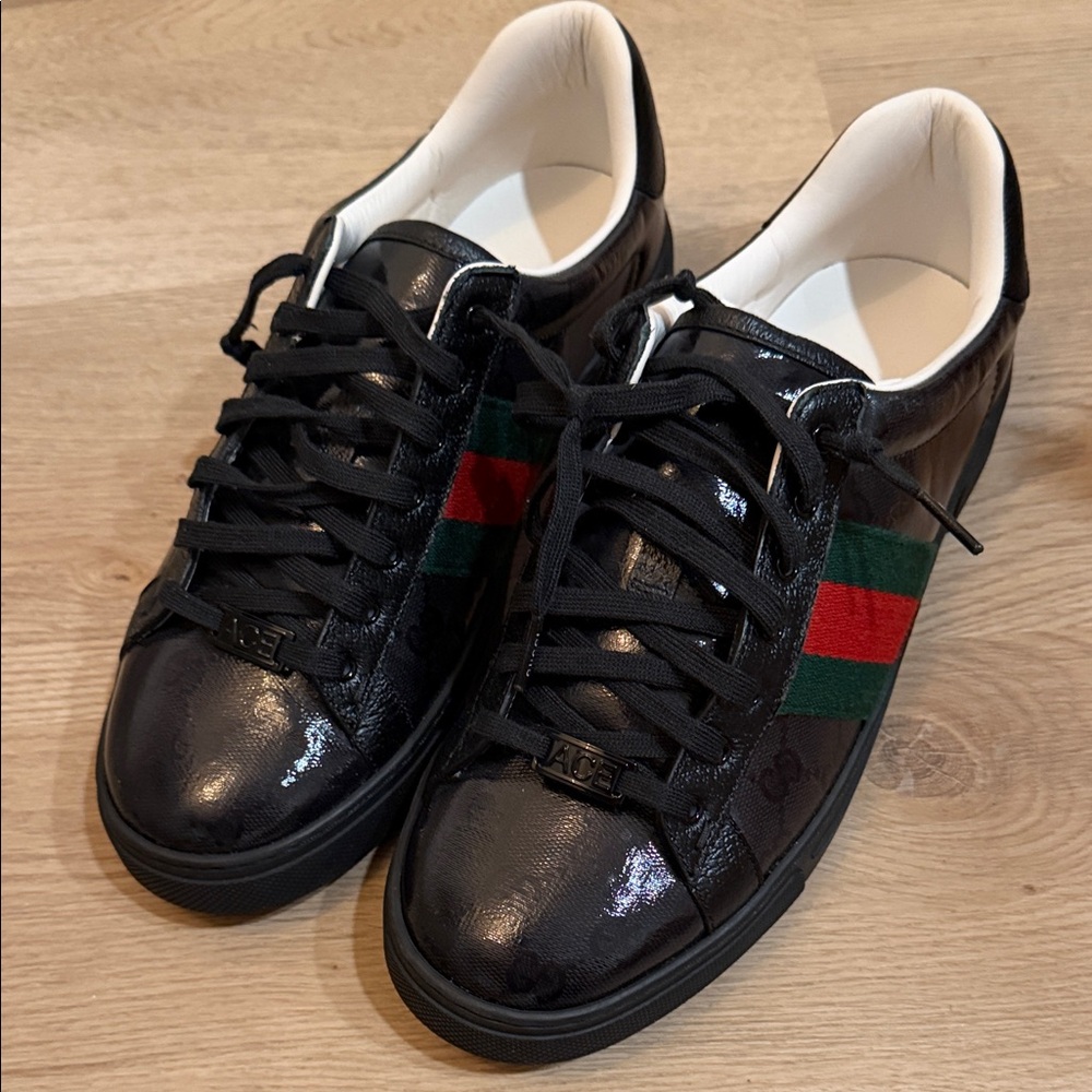 Gucci Ace’s Black Sneakers with Green and Red Stripes